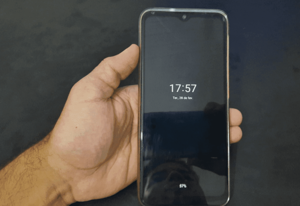 Como mudar o relógio na tela de bloqueio Motorola
