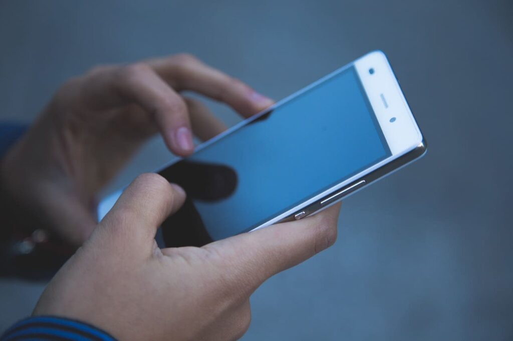 Como ligar restrito pelo celular Android e iPhone