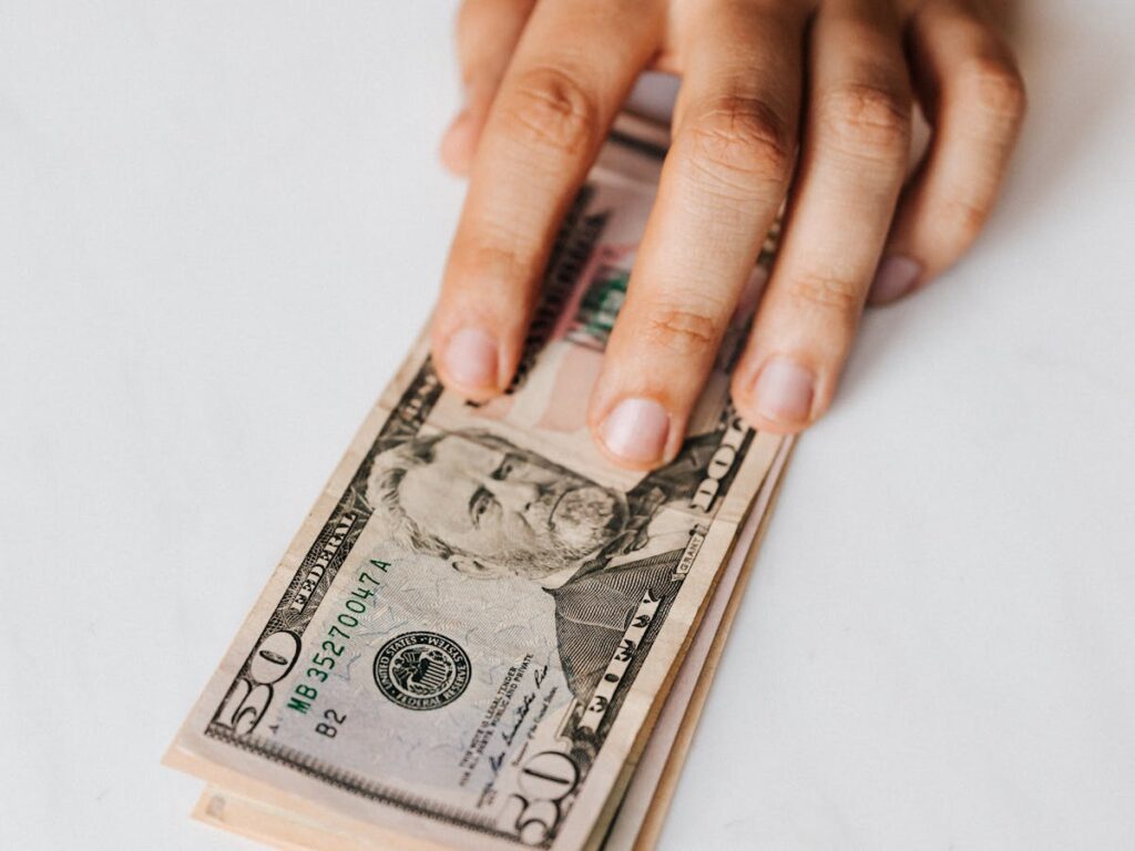 Quanto é 50 dólares em reais