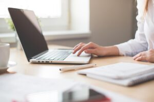 Como a IA pode ajudar você a escrever conteúdo otimizado para SEO que direciona tráfego