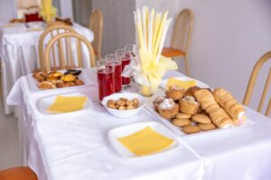 Quantos salgadinhos para 50 pessoas